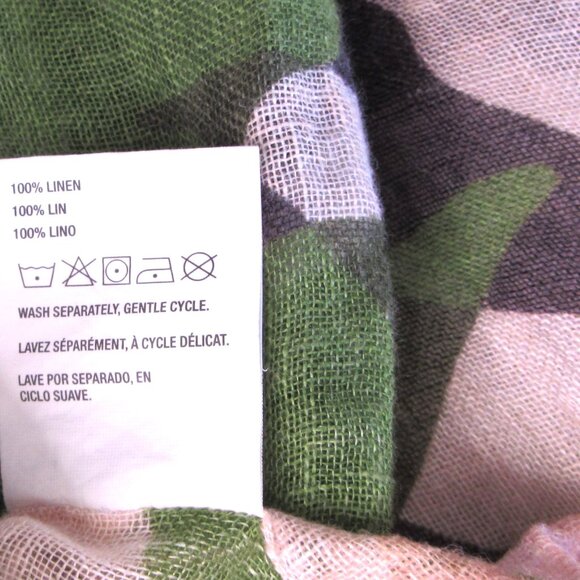 Crate & Barrel Large Pure Linen Tablecloth - Picture 4 of 5